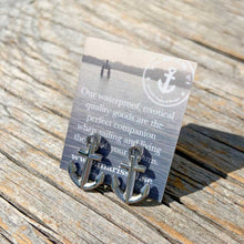 Load image into Gallery viewer, Waterproof nautical anchor earrings from Sweden. Marina ankarörhängen från svenska Maris Sal.