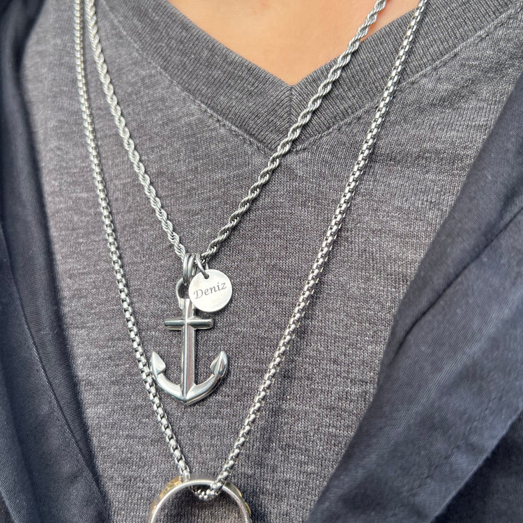 Round pendant with custom engraving