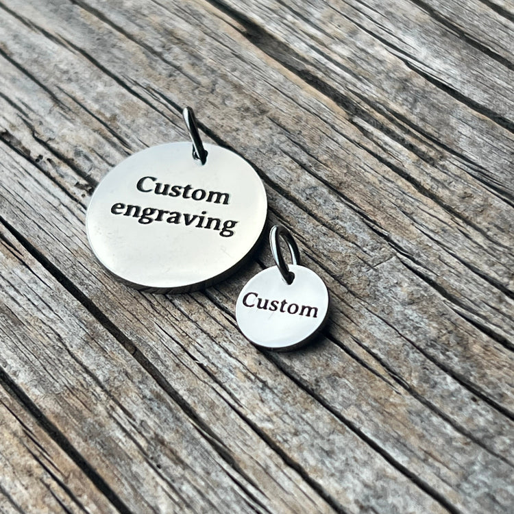 Round pendant with custom engraving