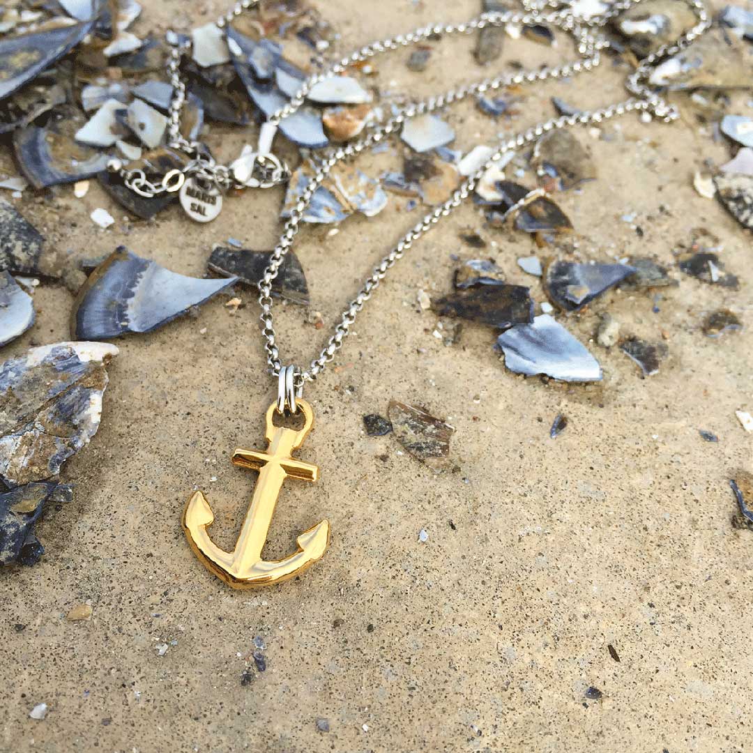 Nautical anchor necklace from Swedish Maris Sal. Marint ankarhalsband från svenska Maris Sal.