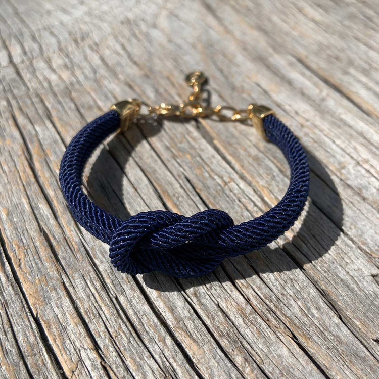Waterproof anchor necklace from Sweden. Ankararmband. Armband med ankare.